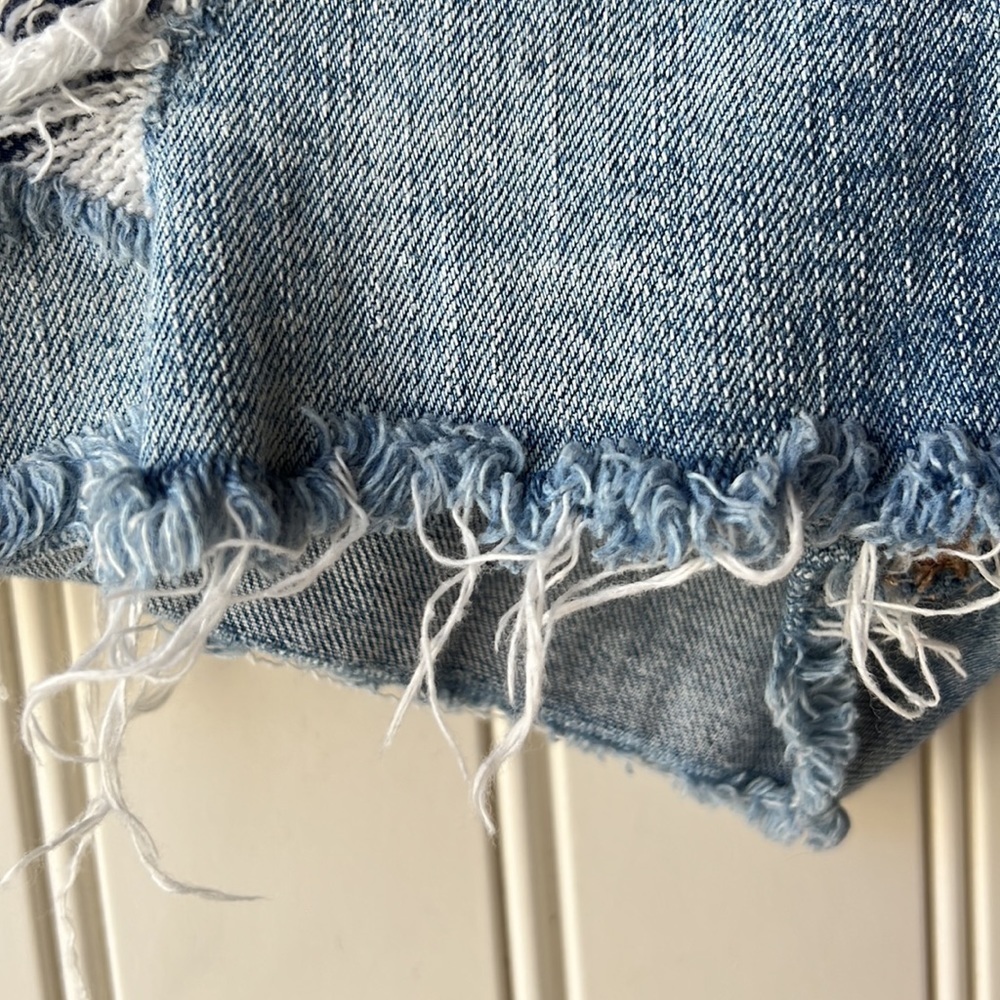 OLD NAVY High Rise Distressed Light Wash Secret Slim Pockets Jean Shorts Size 4 - Picture 4 of 8